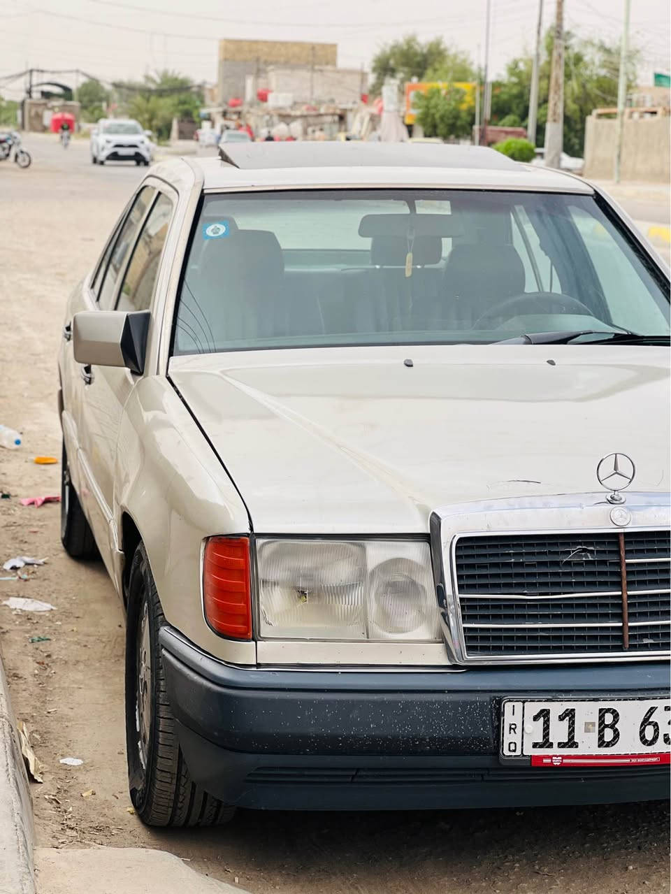 مارسدس دب مديل 1987 
رقم بغداد انكليزي  باسمي سنويه 29 
كير ومحرك راس الثور 3000 خير من الله 
تبريد شغال خير من الله 
فتحه جديده شغاله 
الكشنات كهربائيات ثنينهن 
المري جهتين كهرباء 
الجامات كلهن كهرباء 
سنتر لوك شغال 
اناره وكهربائيات كلهن شغالات 
غرفتها نضيفه للون زيتوني غامق 
سياره معمره على ايدي ومال جناي من تلكيط خياسات من عازل من كهربائيات من تبريد من حداديه  سياره متعوب عليها ومشتغله شغل مال جناي حماوه متعبر فوك ال80 
سعرها 65 وبيها مجال بسيط مكاني كربلاء حي العامل 
رقمي *********** كربلاء, العراق
