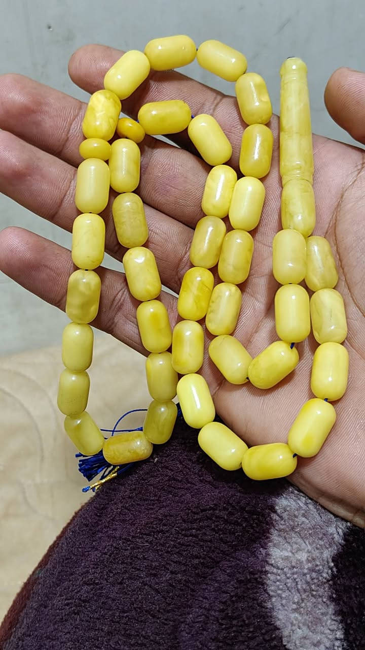 سلام عليكم
بسم الله... مسباح كهرب بولوني حر طبيعي ماخذ لون ... گصة كبسولي .. عدد الحبات 39 حبة 
شاهد ستندر باليستي من قطعة وحدة 
وزن المسباح 55 غرام ... كركوشة كويتي 
مسباح قديم وبادي يغلف خامة روعة 
سعر الغرام 8$ وتدللون علينه 
العنوان النجف الاشرف.. كوفة حي ميسان 
***********

