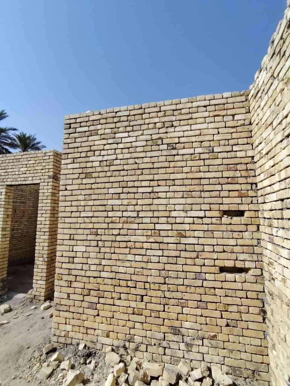 خلفه بناء طابوك وبلوك فرمستون متفرغ ***********
