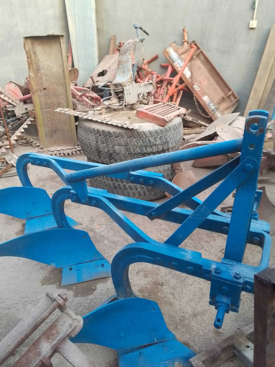 سلام عليكم معدات زراعيه وحاشوشات البيع العنوان الصويره للاستفسار الاتصال على الارقام   ***********/***********
