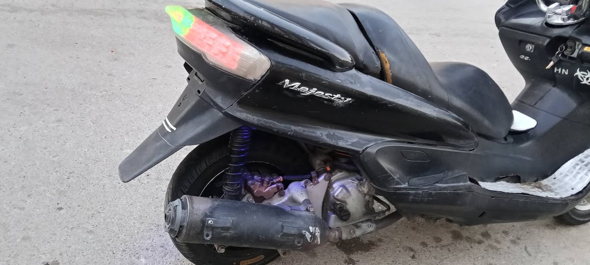 يالله السلام عليكم دراجه ماجسته دبل رون رياضي مجفته جديد محركها ناعم كهربائيات شغاله كيجات شغاله سماعات شغاله 
السعر 500
مكاني ديالى هبهب 
الرقم ***********
