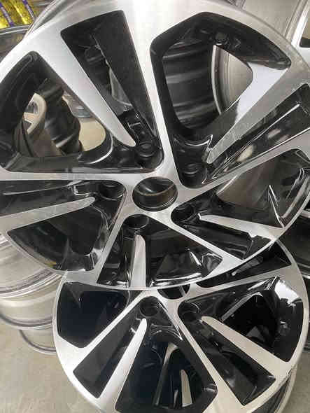 متوفر اطارات مستخدمه باله 
كافه القياسات والاحجام 
انتاج حديث 
متوفر ايضاً ويل ويل كب جديد ومستخدم 
كافه القياسات والاحجام 
اطارات جديد كل القياسات 
عنوان العزيزيه المدخل الشمالي 
مقابيل حسينه حواس 
رقم ***********
