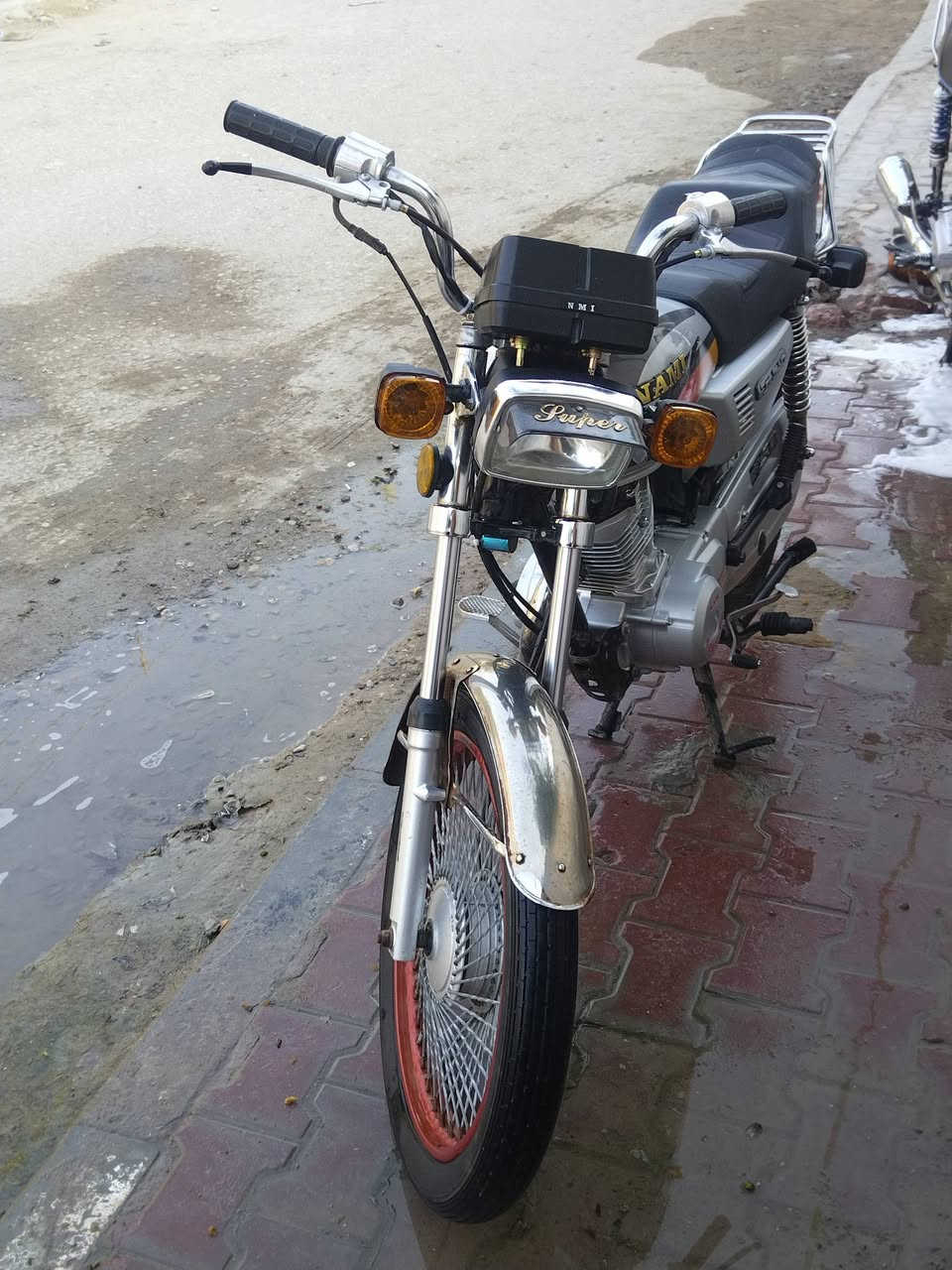 دراجه أوراقه ضايعه بليته او رقم شاصي موجود دراجه جديده مكان قضاء القرنه الهوير السعر 600  هاذ رقمي ***********
