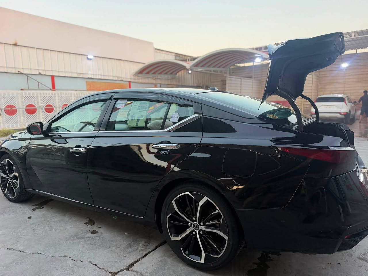 🚗 للبيع | نيسان ألتيما SVموديل 2020 - وارد أمريكي 🚗
📍 الموقع: ديالى - بعقوبة

✅ اللون: أسود
✅ فئة SV
✅ فتحة سقف
✅ مقاعد جلد كهربائية
✅ تشغيل بصمة + تشغيل عن بُعد
✅ شاشة أصلية + Apple CarPlay
✅ كاميرا خلفية
✅ ويلات SR مع تايرات جديدة (مركبات قبل أسبوع فقط)

الصيانة الحديثة:

* تبديل زيت المكينة مع الفلاتر
* تبديل زيت الكير
* تبديل البلكات والمجاول
* فحص وصيانة الكهرباء بالكامل

الإضافات:

* ناصية
* إنجكتورات بيضاء
* ما عليها أي ملاحظات وتحتاج فقط صاحب نصيب.

الحادث:

* وارد أمريكا، الضرر كان قطعتين كلير فقط، والجام والهيكل (البنيد) بحالة جيدة.

💰 السعر المطلوب: 125$

📞 للاستفسار:
***********
***********
