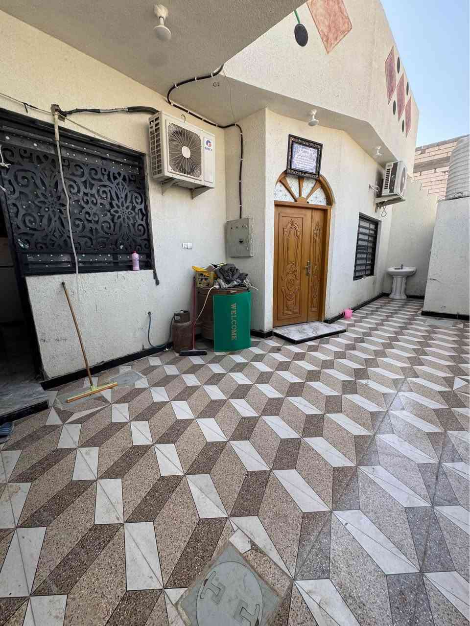 يالله دار البيع في ابي الخصيب حي العسكري 
 نوع العقار طابو زراعي سند 25وكاله خاصه بسمنه

مساحه ميتين متر 

يحتوي ع غرفتين واستقبال وصاله جبيره وكراج ومنور عدد2 وحمام وتواليد خارجي وداخلي وحراج.   

السعر البيع85 وبجي مجال

سعر الايجار 400الف قفل وسوي وياك عقد سنه يلا تشيل    

رقمي ***********. 

0️⃣7️⃣7️⃣1️⃣0️⃣2️⃣2️⃣2️⃣2️⃣6️⃣1️⃣رقم ابو الخصيب, البصرة
