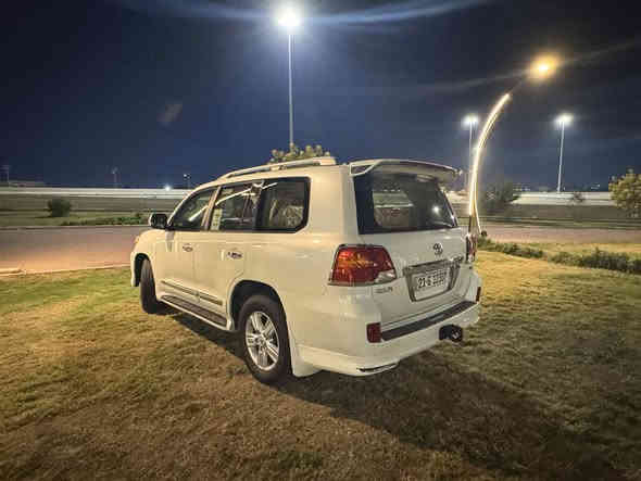 لاندكروز موديل١٣ سياره ماشيه ٩٣ مال جناي مال دكتور  كفاله عامه خت زيرو فول  خت زيرو لبصمه فور ويل زراكات كشانه جلد كشانه كهرباء هيترات تدفئه تبريد فور ويل بصمه زراكات لايت زنون بلادي بك لد اناره داخليه عداد ليزري ستيرن كهرباء يدات ستيل مري شفط مري قلاب شاشه كامره خلفيه مكفوله من صبغ جديد سياره كير محرك جديد صدر سبير منازل شركه العامه  تايرات شركة سعر ٣٦ الف تشقيل بعد فول. ***********
