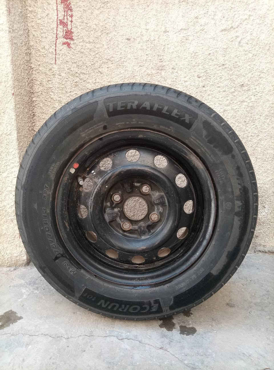 سيبايه اصليه تفصال طيبه وتأثير حجم ١٣/٧٠/١٧٥  أخو الجديد السعر ٦٠ موبايل ***********
