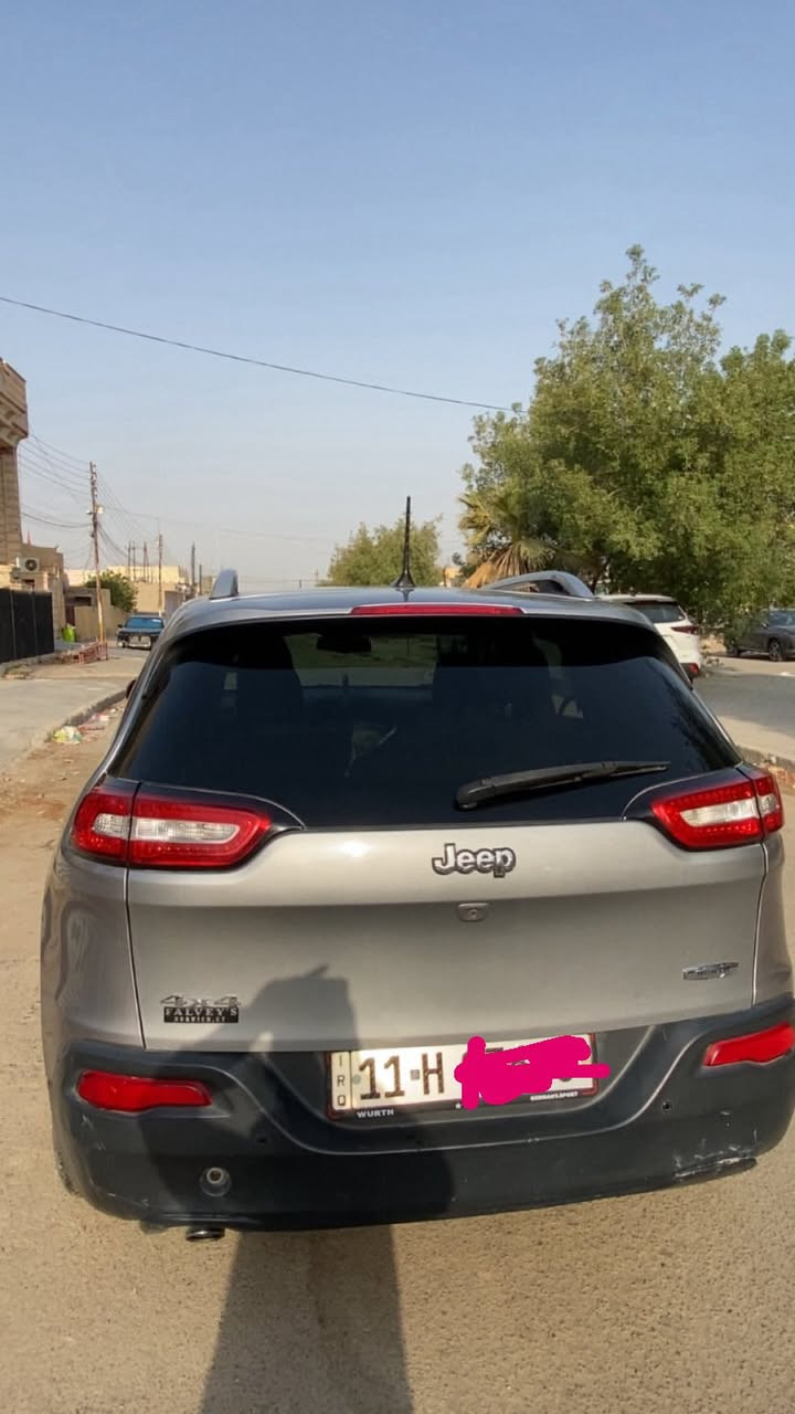 السلام عليكم ورحمة الله وبركاته.. 
للبيع سيارة جيب شيروكي بزون موديل 2017 فول مواصفات لتمدد 1/1 مابيه اي نقص.. بانوراما كاميرا جنطة كهربائية كشنات جلد كهربائي محرك 2400  سيارة فول موصفات  رقم بغداد الجديد
للاستفسار اكثر يرجى الاتصال على 
رقم الهاتف ***********
