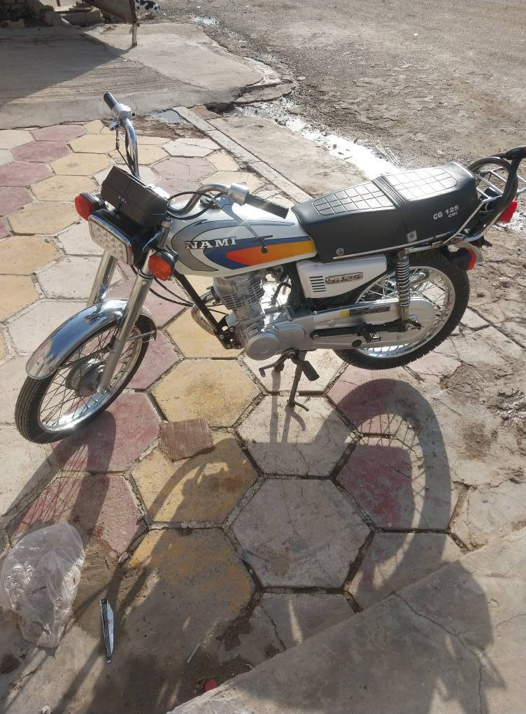 سلام عليكم. دراجه للبيع. بدون اوراق. كهربائيات شغاله.  مكان ابو رمانه. سعر 700 وبهه مجال.  رقم ***********
