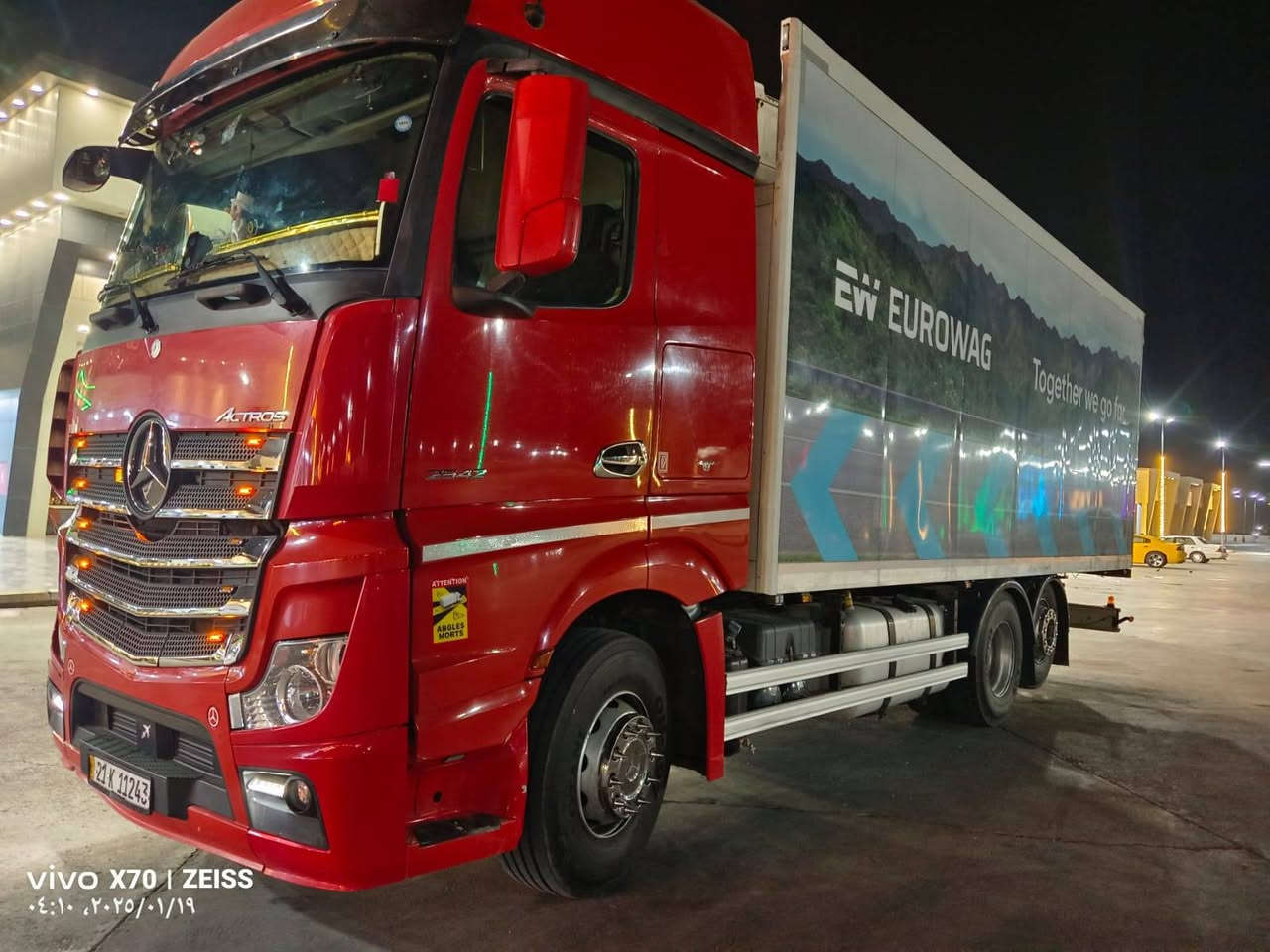 السلام عليكم..للبيع براد وحش موديل ٢٠١٥ سنكل سحال شاصي فول مواصفات قمارة عاليه كيكا سبيس حجم ٢٥٤٢ ..تبريد تدفئه رادار حساس كامرة ..ريتايدر ٥ طكات ..محرك ٤٧١ ..فول سستم نيكل تخم تاير جاهز للعمل ..بلادي ..مكفول من كل شي ..براد كارير محور غاز ١٣٤ شرط التنزيل بلادي ..رقم سليمانيه سنويه لل٢٨ ..شاشه وسستم صوت  ..كل المواصفات الي بالك موجوده ...السعر٥٥٠٠ خمس شدات ونص ..مكاني السماوة ..واي استفسار اتصل على الرقم *********** او *********** ابو مصطفى ..
