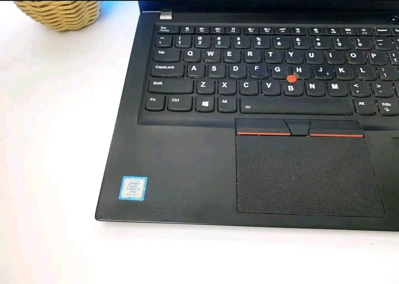 لابتوب lenovo core i7  سوبر سلم الجيل الثامن للبيع
المعالج core i7 الجيل الثامن
رام 8 كيكا DDR4
هارد 256 كيكا SSD
كرت الشاشه Intel UHD حجم 4 كيكا
الشاشه حجم 14 انج ضد التوهج  دقة FHD
باتري ليثيوم 6 خلايا  شحن سريع 65 واط والباطرية ممتازة وشاحن تايب سي 
كامره دقة hd تحتوي قفل فتح وغلق الكامره
 منفذ تايب سي و رام  وhdmi وسيم كرت وباقي المنافذ   الحاسبه كلش نضيفه وحلوه
السعر 325الف النجف, العراق


**إذا كنت صاحب هذا الإعلان وتريد حذفه لأي سبب، رجاءا أرسل رسالة إلى الدعم الفني**