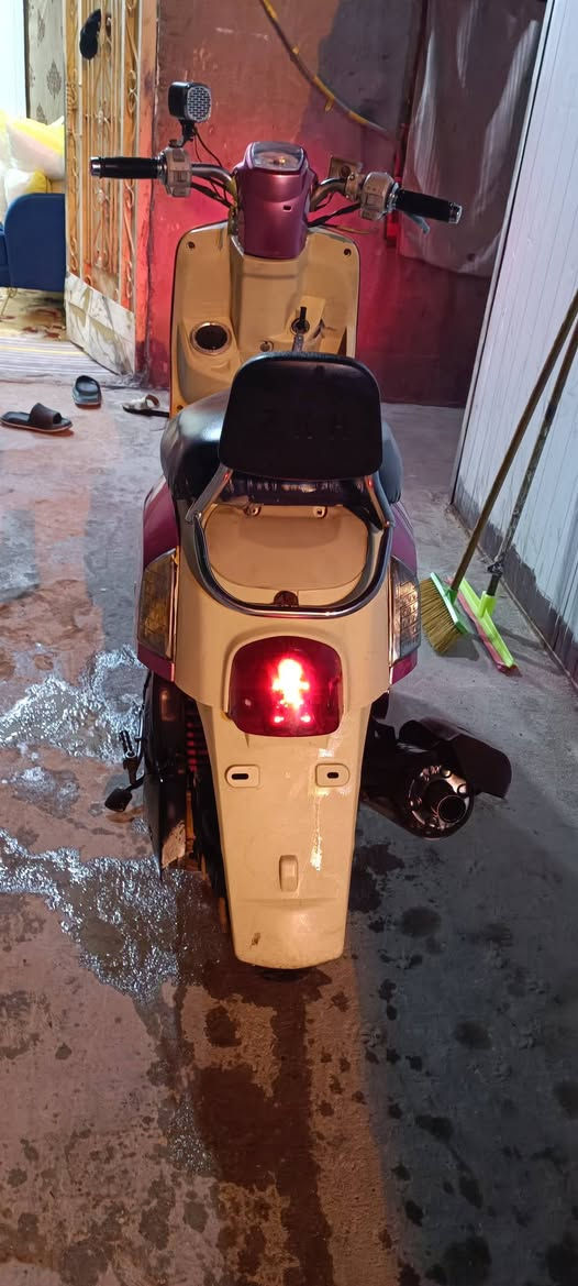 السلام عليكم دراجه ماكس بوليسي للبيع دراجه حلوه ونضيفه كهربائيات كله شغاله الدراجه كابريته مو نوزل نضيفه كلش السعر 950وبيه مجال بسيط كلش وقبل لا تجي جيب وياك ابو خبره ويعرف بيهن لان ساعه مااطي ضمان ***********
