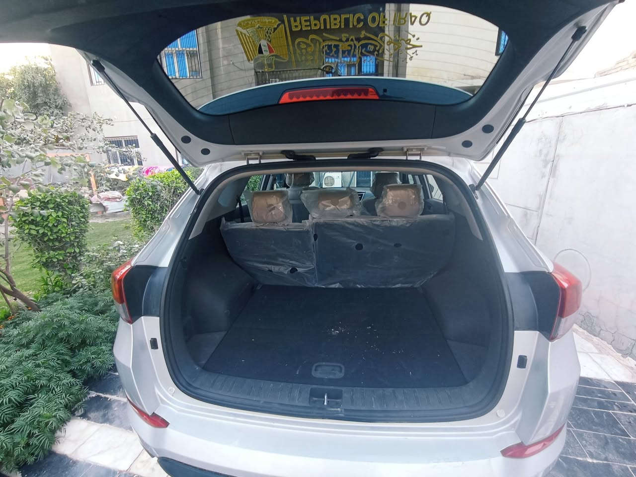 سياره توكسان موديل 16
وارد امريكي 
سياره امريكيه توسان موديل 16 سياره كلين اجت من امريكا بالعراق صار بيها حادث فقط بالبنين البنين تصلح حار السياره حلوه مرتبه نظيفه سعرها 143$ وبيه مجال للشراي
تفاصيل اكثر الاتصال على الرقم *********** @إشارة
