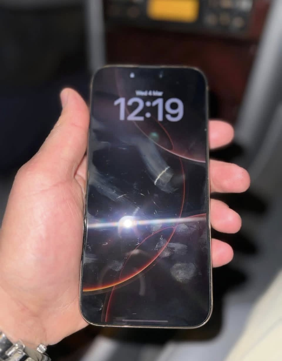 السلام عليكم ,16pro max للبيع،ذاكرة 1T,بطارية 97،نموذجM، جهاز وتر بروف بس بي خدش بالشاصي كلش صغير و ابد ممبين،لون ذهبي ، كامل ملحقات كارتونة وكيبل ،مكاني بغداد، متواجد هنا أو واتس اب ***********
