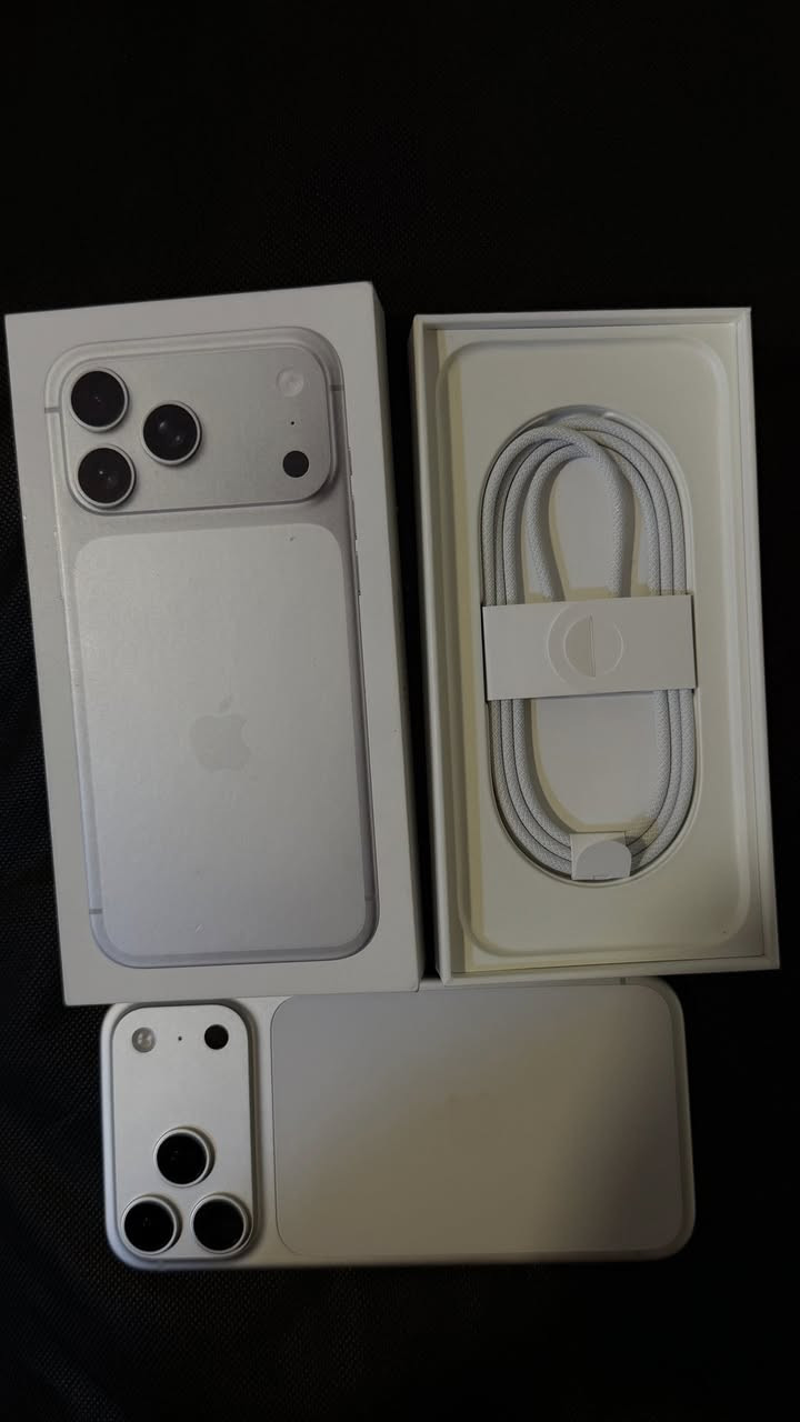 السلام وعليكم عندي 17 pro max ذاكرة 512 ايسيم شريحة الكترونية esim
الجهاز نظافة 100% وبطارية 100% 
رايده 2300 وبي مجال 
للتواصل ***********
