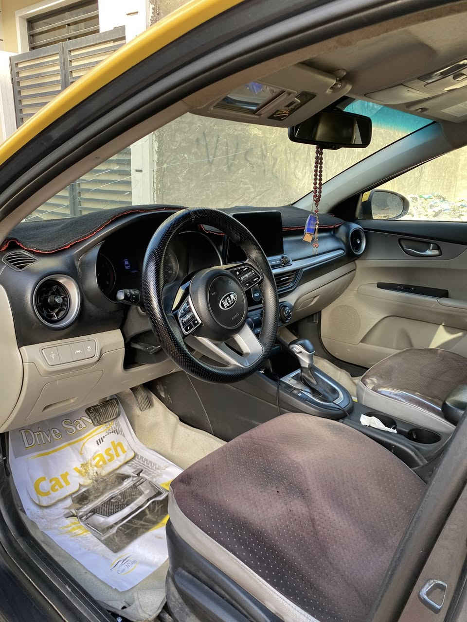 السلام عليكم كيا فورتي موديل ٢٠٢١ لون اصفر مواصفاتها معروفه  حادثها بنيد و دعاميه كير AT محرك سليم والصدر سليم السعر ١٣٠ ورقه وبيها مجال للاستفسار الاتصال على رقم *********** عنواني بغداد الدوره
