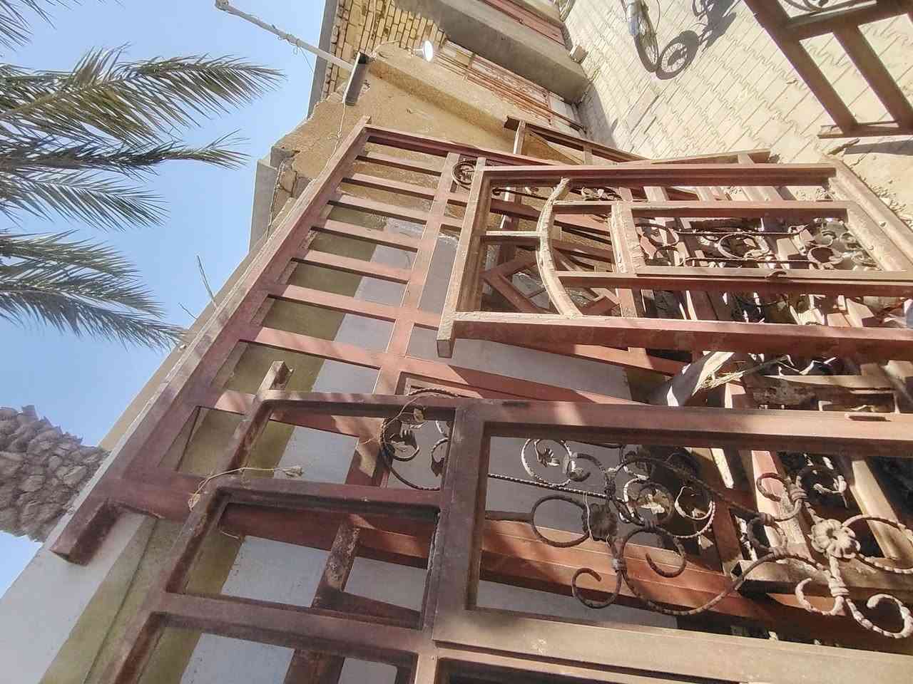 شبابيك بيت كامل للبيع
المكان كميت ***********
