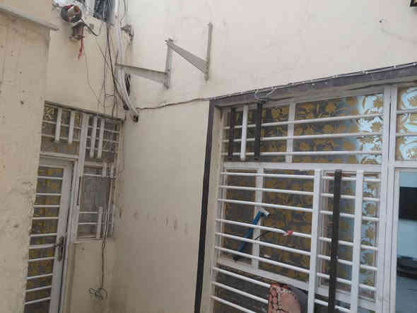 دار للبيع 145متر حي ميسان مقابيل جامعه الأمام الصادق خلف مطعم سيد عدنان الجديد على ساحه دولان 2متر مطلوب صندوق الاسكان 210الشهر السعر الكلي 185 قريب على الشارع تجاري ***********
الطابق الاول استقبال ومطبخ وصاله وحمام ومكشوفه 
الطابق الثاني 2غرفه وصاله وحمام وبيتونه
وغرفه بالطابق الثالث
