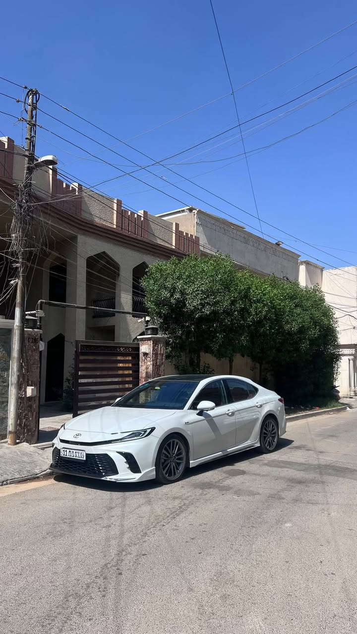 كامري 2024 خليجي (تجميع الصين) هايبرد
مواصفات گرانـد S مو العادية
فول فول مواصفات:
بانوروما كاملة
داخل احمر شاموا
كراسي كهرباء 
كامرات 360° 
ويل حجم 20
رادارات امامية خلفيه
حساسات نقط عمياء
داتا شو 
كامرة مرايا وسطية

محرك 2.0 هايبرد HEV
مكفوله عدى شخط مقدار 10 سم اثر تخريب
بالجاملغ الخلفي للسايق مامأثره ابداً 

السنوية باسمي حصراً رقم بغداد الجديد 
مكان السيارة بغداد 
*********** 

اتصل لمعرفة السعر
