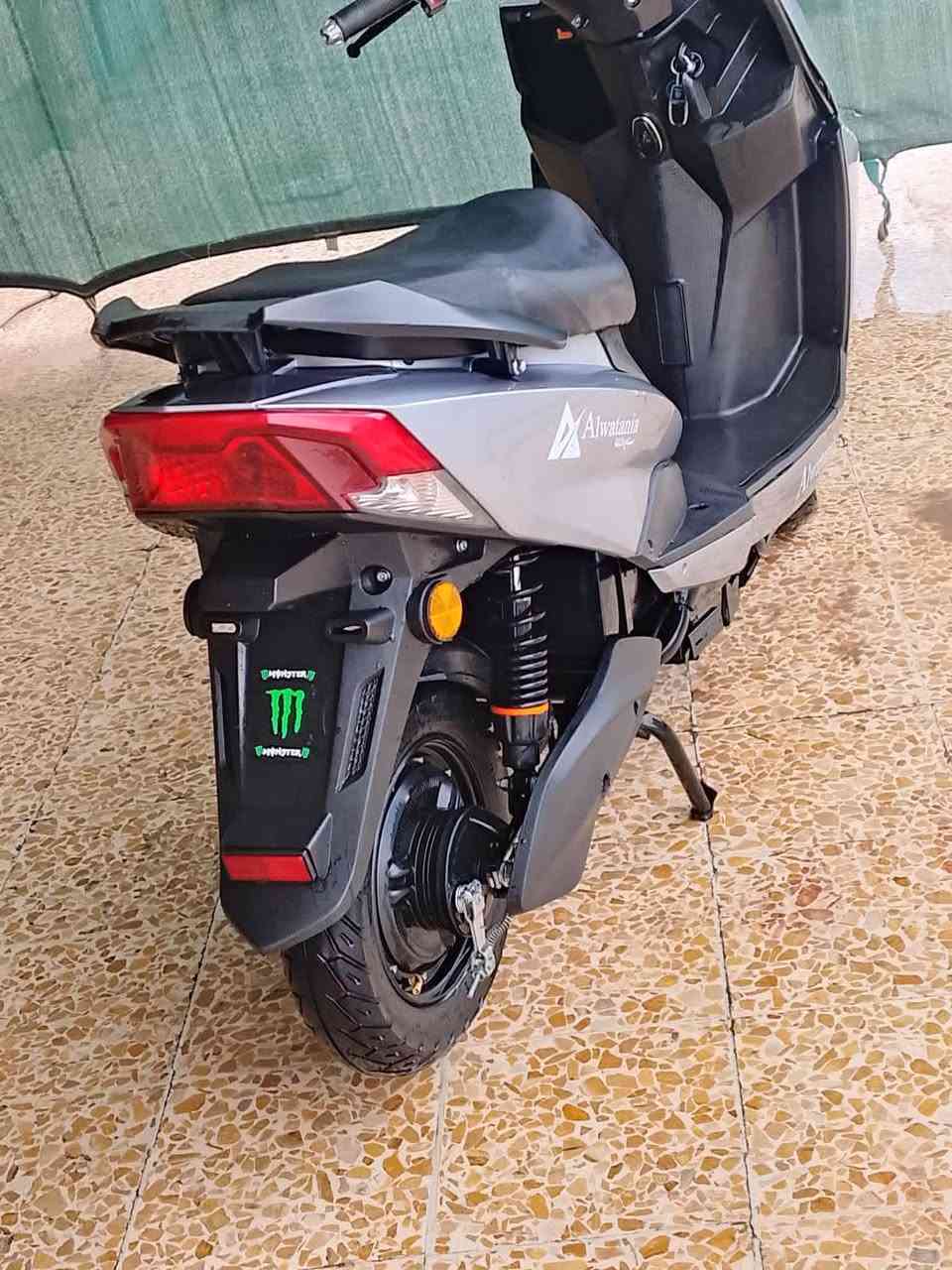 السلام وعليكم  ماطور سكنس شحن ماطور نضيف بطاريات عداد ٦ ماطور يشتغل عن بعد وعل اسويج السرعة 50 وايرمنيه كله شغاله  ثلث نمار الي يحب يراسل  أو خاص  اتصل ***********
