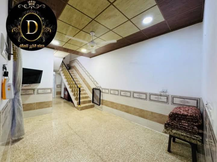 بيت للبيع قوسيات حي الزيتون قرب اسواق ابو علي خلف ماركه الزيتون شي 50 متر مساحه 130م غرفتين نوم زائد هول زائد استقبال زائد مطبخ زائد صحيات داخل وخارج سعر 65 في مجال شيء بسيط سند زراعي 25 ===***********===***********
