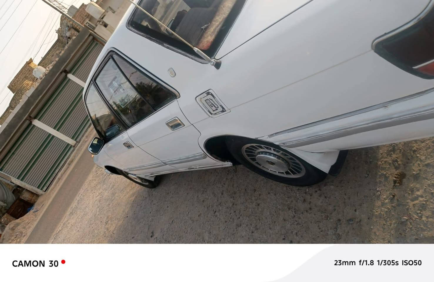 سلام عليكم سيدان للبيع يسره بلاد مديل  90 مكينه ثنين ونص حداديه كير جدد تبريد ثلج مكفوله بدون ضربه رقم إنكليزي غرفه حمره تبريد ٣ قطع مكان سياره ناصريه مركز السعر 55 وبيه مجال ***********
