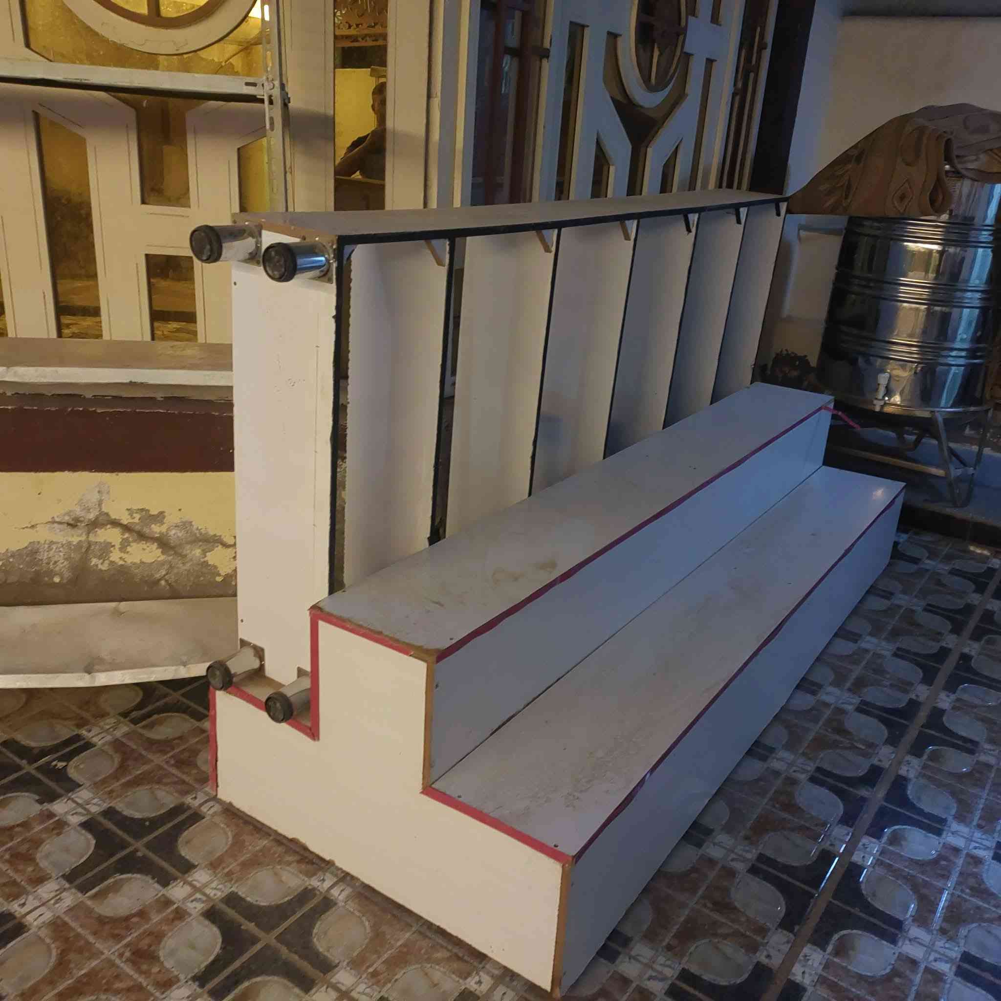 هذني ارفوف حديد العدد سته كل رف اربع طوابق وكثر يصيرورف الخشب مال العرض واحدرفوف الواحد 30وبيه مجال والخشب 75وبيه مجال  مكانه الخاجبه مقابيل صحة واسط


**إذا كنت صاحب هذا الإعلان وتريد حذفه لأي سبب، رجاءا أرسل رسالة إلى الدعم الفني**