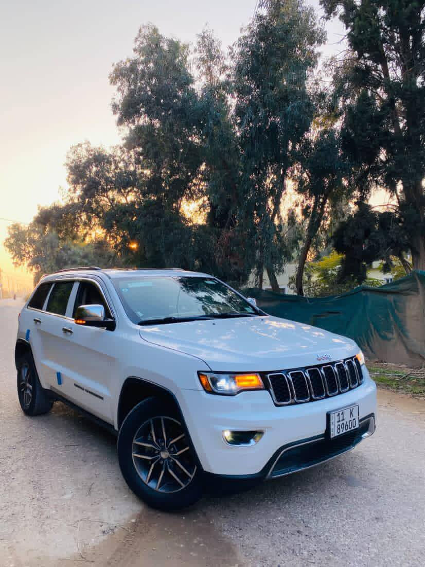 سلام عليكم جيب شيروكي 2017 رقم بغداد باسمي السياره كلين ولمتدد فول مواصفات تشغيل عن بعد توقف ذاتي حساسات خلفيه مثبت سرعه تو ويل بيه هواي مواصفات السياره سبير الشركه ما نازل وتخم تاير جديد السعر 265 وبيه مجال لطيبين رقم الموبايل ***********
