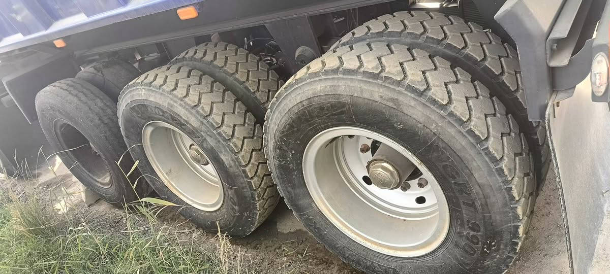 للبيع تخم تاير مع تخم ويل هنكاري جديد مكان الديوانيه قظاء الشاميه للاستفسار الرقم ***********
