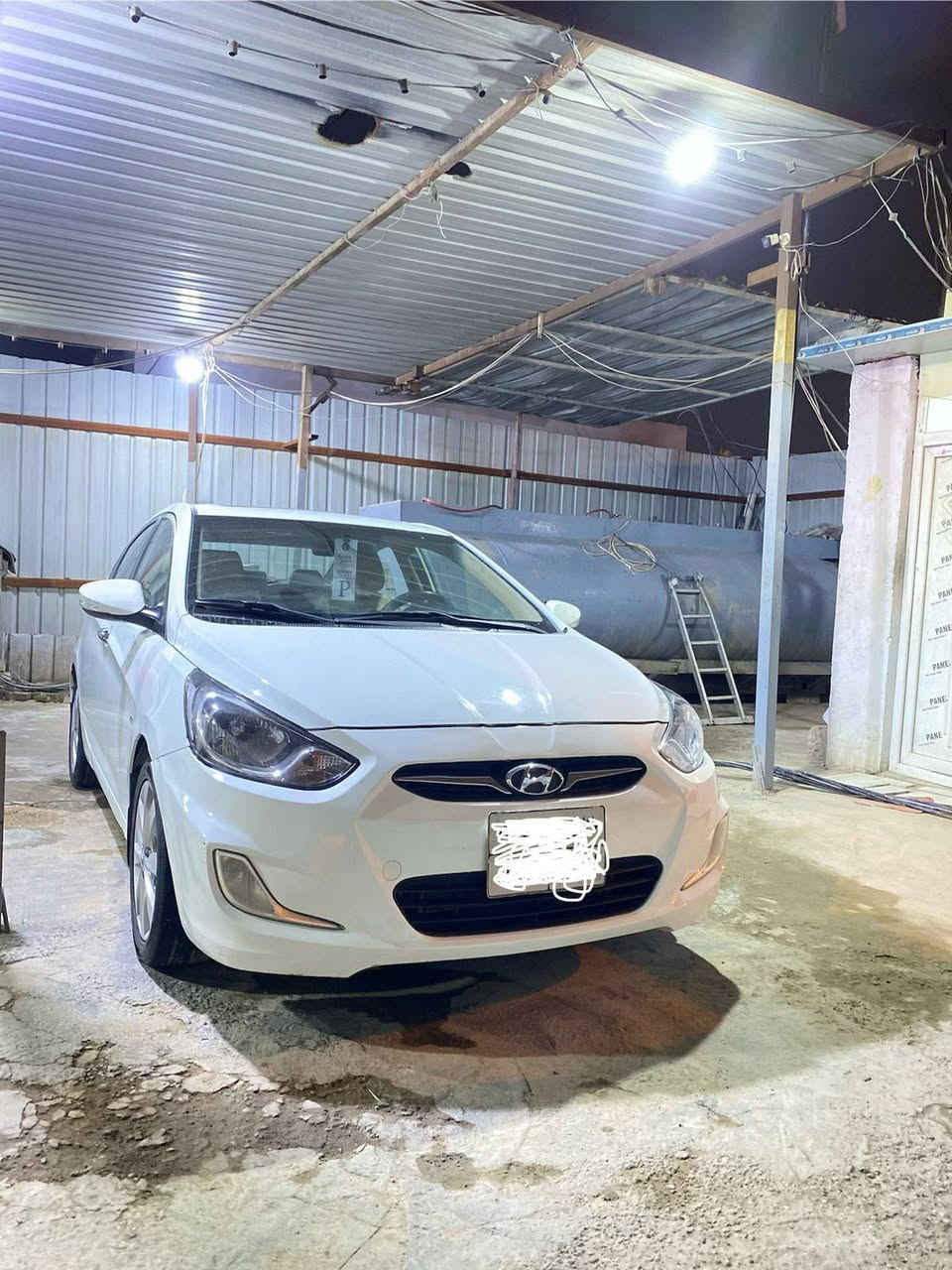 سلام عليكم سياره اكسنت  مديل 2013للبيع  سياره جاهزه من كلشي حداديه تخم تاير تدفئه تبريد تحكم بل استيرن اشاره بل مري كير اوتماتيك  السياره فتحه بل قماره مكينه جديده 1.6 قطرتين سياره جاهزك من كل شي بيه بارد وصبغ بل جاملغ الخلفي مثل ما موضح بل سونار  للتواصل الاتصال على الرقم ***********
