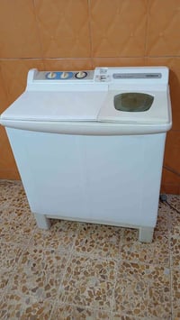 غسالة هيتاشي • يابانية • جانب الأيمن وادي حجر