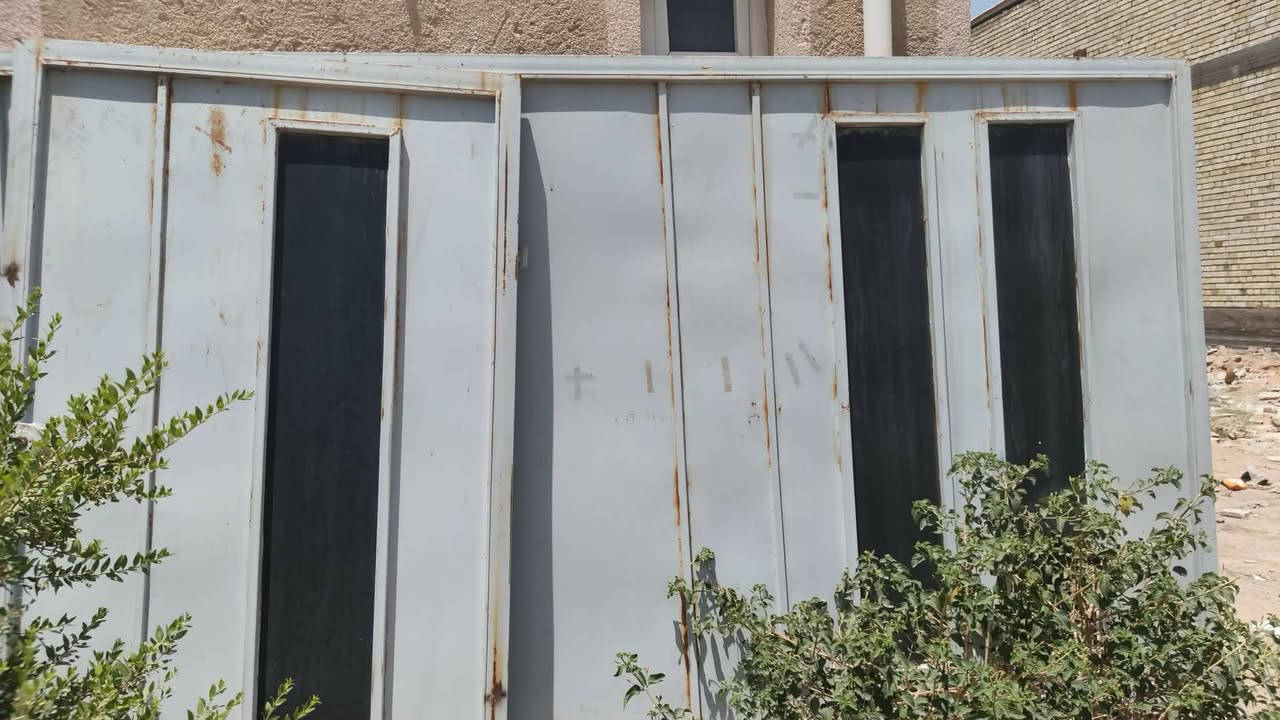 باب حديد سلايد الطول 4 امتار و30 والارتفاع متره و80 العنوان نجف الاستفسار على الرقم***********
