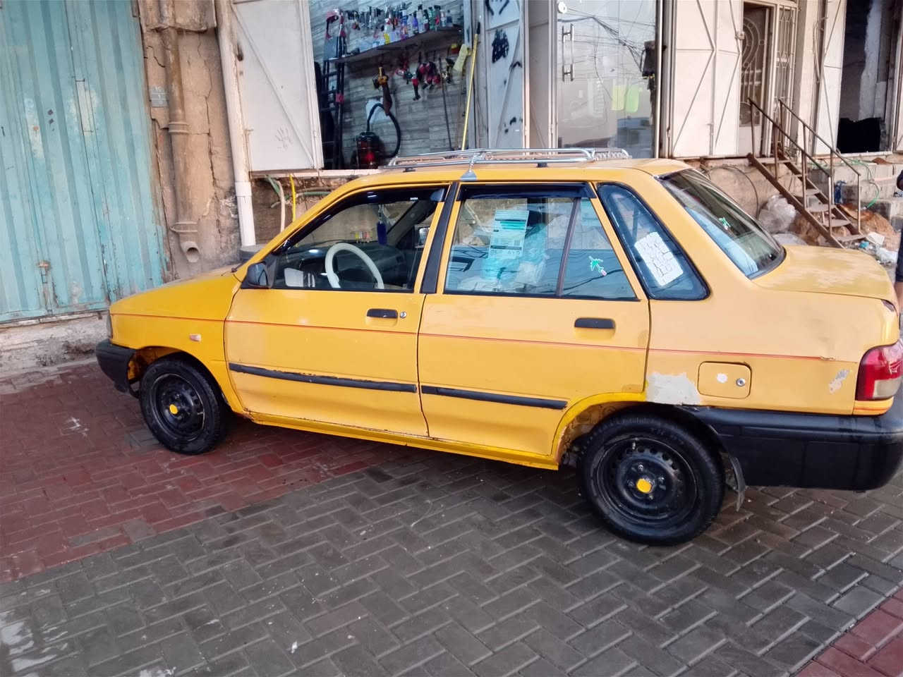 السلام عليكم سايبه 2011كير مكينه نضيفات الشواصي هم حلوه السياره كامله كبل الشارع امعمر دوس او هلالات يرادلهن بس صبغ  السنويه صالهه شهرين صاقطه السياره شوفت عينكم امبينه بل صور بيهه رشات صبغ السعر 24 او بيه مجال الطيبين المكان بغداد الشعب قبل تقاطع عدن الرقم التواصل ***********
