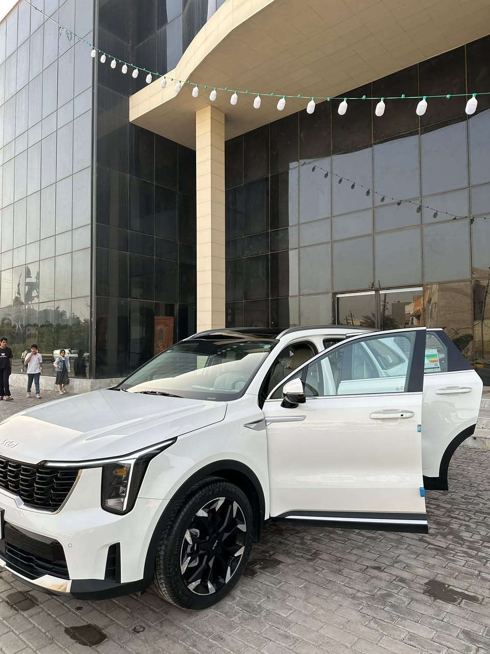 🚘 كيا سورينتو 6 سلندر – موديل2025 (خليجي)وكالة(اكدال)
🔧 المحرك:
• 6 سلندر – 3500

🛣 ماشية:
•16،000 كم

🔑 التشغيل:
• بصمة تشغيل
• تشغيل عن بُعد

🪑 المقاعد:
• مقعد السائق والراكب كهربائي ⚡
• مقاعد جلد
• تدفئة وتبريد للمقاعد الأمامية ❄🔥
• ستائر جانبية للمقاعد الخلفية
. تحكم جانبي لمقعد الراكب

🛡 أنظمة الأمان:
• نظام كاميرات 📸 (2 كاميرات)
• رادار خلفي لتجنب الاصطدام عند الرجوع 🔙
• حساسات أمامية وخلفية
• مانع انزلاق
• مانع انحدار
• حساس تايرات

🚦 أنظمة القيادة:
• 4 أنظمة قيادة
• أوتو هولد
• هاند بريك بصمة

💡 الإضاءة والمظهر:
• أضواء ترحيب عند الاقتراب مع ترحيب داخلي ✨
• إضاءة LED أمامي وخلفي
• إنارة محيطية داخلية
• إشارات بالمرايا

📱 التقنيات:
• شاشة عدادات رقمية
• شاشة لمس متغيرة للتحكم بالميديا أو التبريد
• شحن لاسلكي للهواتف 🔋
• مرآة داخلية ذاتية التعتيم
• فول تحكم استيرن
• منافذ Type-C في الكشنات

❄ التكييف:
• تبريد 3 مناطق

📦 الصندوق:
• صندوق خلفي كهربائي

🛞 الإطارات:
• قياس 20 إنش

📍 المعلومات:
• رقم أربيل – تحويل ثاني يوم
• مكان السيارة: بغداد
• باسمـي شخصيًا
• البيع فقط
السعر 53،000 مليون

📞 للاستفسار:
***********
