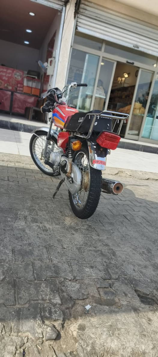 السلام عليكم إيرانية أوراق اصولي بسمي دراجه حلوه سعره 850 وبيه مجال شراي مكان العمارة 
*********** استفسار
