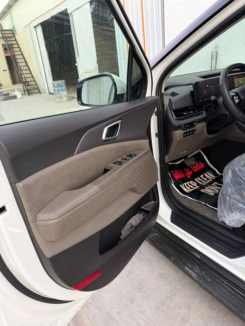 كيا كرنفال 2026فول مواصفات ( اعلئ فئه)
كشن تدفئه تبريد وكشن الخلفي أيضا تدفئه تبريد 
5 كامرات كامرات محيطيه
حساسات 360 درجه
ردار امامي خلفي جانبي
تنبيه نقطه عمياء
شاشه كبيره متصله
كرسي كهرباء وايضا كرسي الراكب
تدفئه وتبريد الكشن الخلفي أيضا
كامرات بل شاير تدك اشاره تطلع كامره
سياره تسعه راكب 
تحديد مسار 
تتقدم وتترجع بل رموت 
وباقي المواصفات خير من الله 
السياره هايبرد يعني انسئ صرفيه البانزين التفويله تمشيك 980 كيلو
سياره ماشيه (((((4000))) زيرووو
سياره مكفوله كفاله عامه وارد كوريا
او مراوس 
السعر 325 وبيها مجال 
للتواصل ***********
