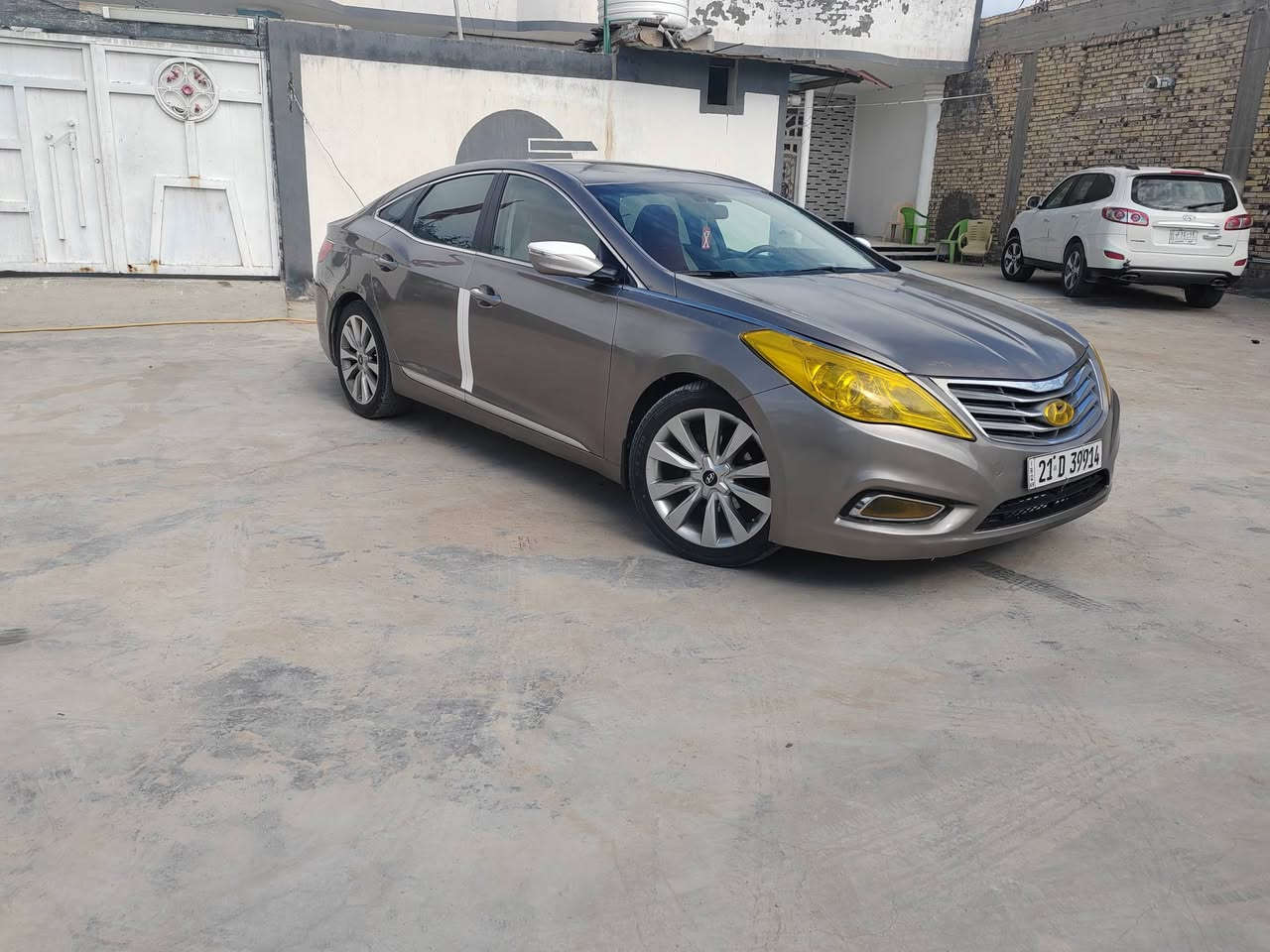 للبيع ازيره مديل 13
بيه قطعتين صبغ بدون دواخل بدون فتح سنويه جديده 

سيارة جاهزه من كلشي كير مكينه حداديه كلشي بيه مكفوال سعر 90الاستفسار ***********مكان طريق كربلاء نجف
