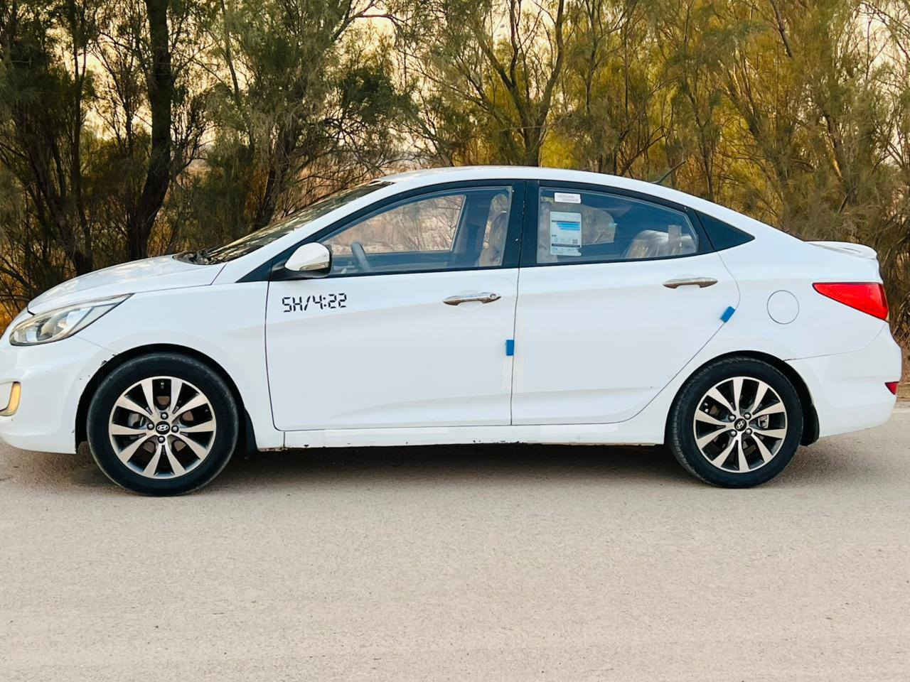 سلام عليكم هونداي اكسنت 2017 خليجي رقم بغداد الاماني
تحويل مباشر ثاني يوم
تحكم ستيرن شاشه جبيره كاميراء حساس خلفي اشاير بل مري
ويل كرؤم تخم تاير محرك كير خير من الله كهربائيات كلها شغاله
دوشمه كامله كشنات والاكاعيه صدرها خير من الله مال جناي 
سياره بيها دوس ثنينهن صبغ وشويه بل باب الخلفي صفحه يمنه
محرك 1400 تبريد تدفئه شغال لايتات عالي ناصي شغال 
سعر سياره 95 وبيها مجال بسيط وسهله للشراي
مكان سياره بغداد جسر ديالئ 
الاستفسار ***********
