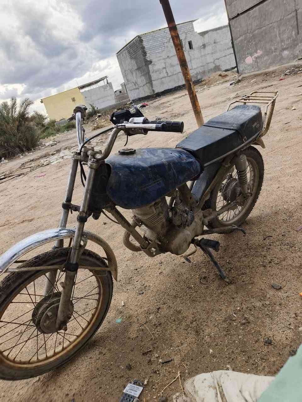 دراجه نامه. للبيع. كوم حديد. سعر. 150.وياها سدر امامي. و رنك خلفي.
مكان الجزيره الفيروزيه. رقم. تواصل واتساب. ***********
