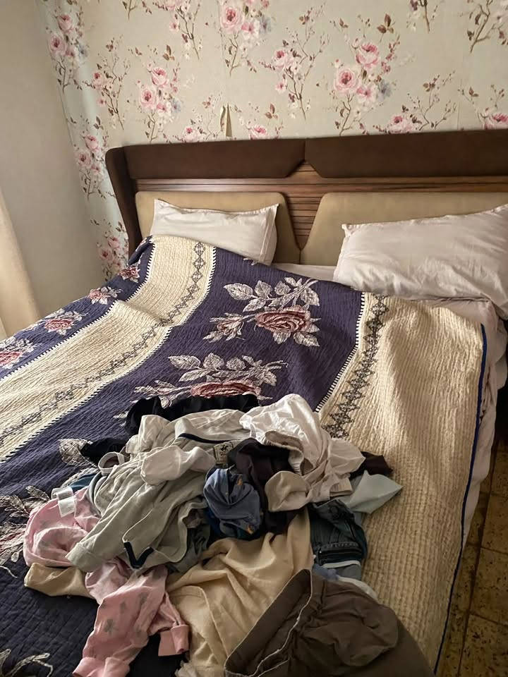 غساله lg نضيفه كلش  ومابيها اي ضرر او عطل
طباخ ٤ عيون ايطالي ماركة ميلانو جديد ونضيف 
غرفة نوم كامله نضيفه كلش 
ثلاجة جديده كلش ونضيفه
مكاني بغداد/ حي الجامعه 
***********
