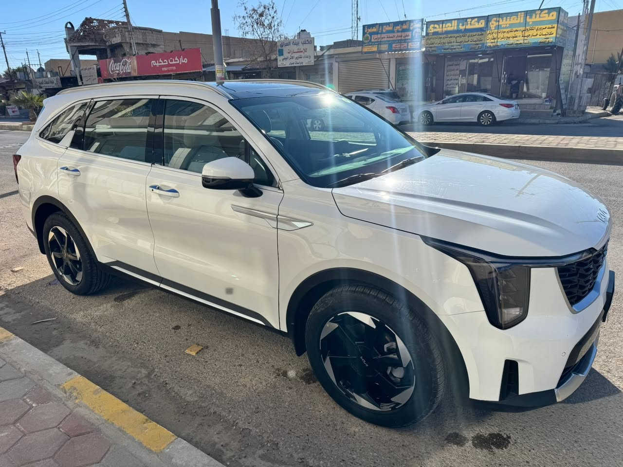 السلام عليكم ورحمة الله للبيع كيا سورنتو 2025 ماشيه 40 عامه حته من الرصعه وبيها سونار رقم أربيل 6 سلندر 7 راكب بانوراما كشنات كهرباء جنطه كهرباء شاحن لاسلكي اريل ابيض سعرها 318 وبيها مجال جداً بصيط مكان السيارة بالرمادي 
***********
