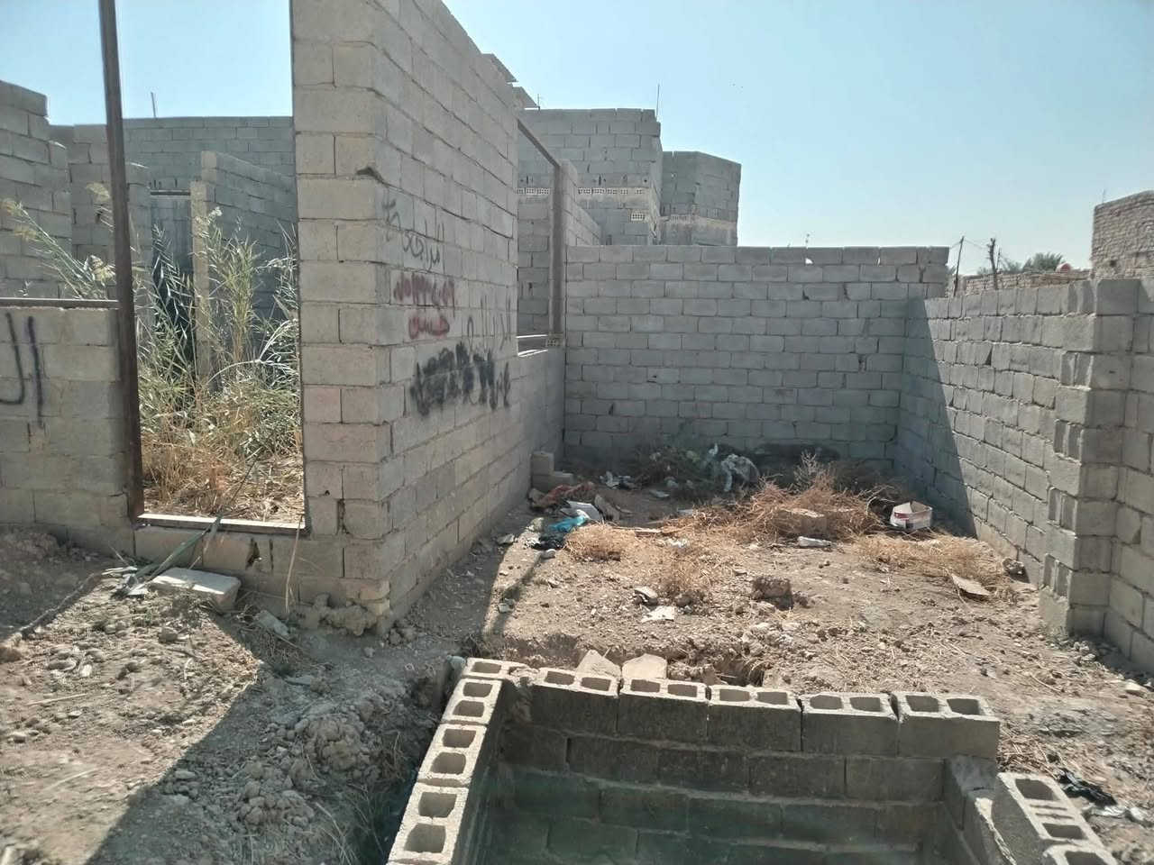 هيكل بيت للبيع التفاصيل
(٢٠٠ متر مربع)
جنس العقار زراعي
يحتوي على غرفة نوم واسنقبال ومطبخ وصحيات
ومحل دكان وكراج كما موضح بلصورة
العنوان المدائن في الجانب الزراعي لحي التصنيع
للمواصلة والاستفسار
***********
