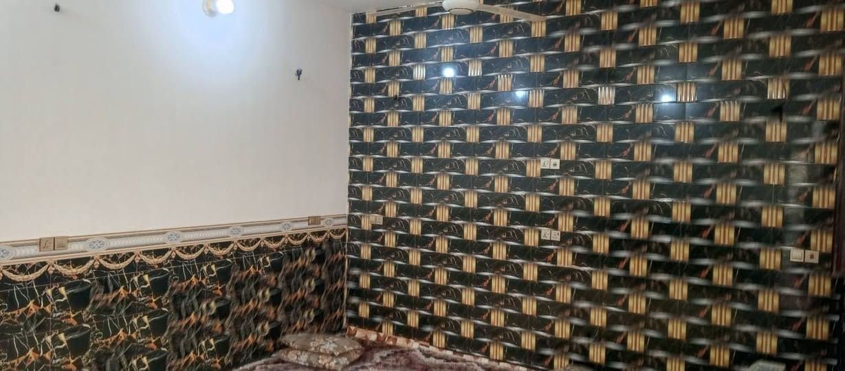 سلام عليكم بيت مساحه 200متر الوجهيه 10ونزال 20 منطقه حي الانتصار مقبيل المستوصف الشارع مبلط والعرض مال الشارع 10 والبيت نقصه ارضيه وجهيه ***********
