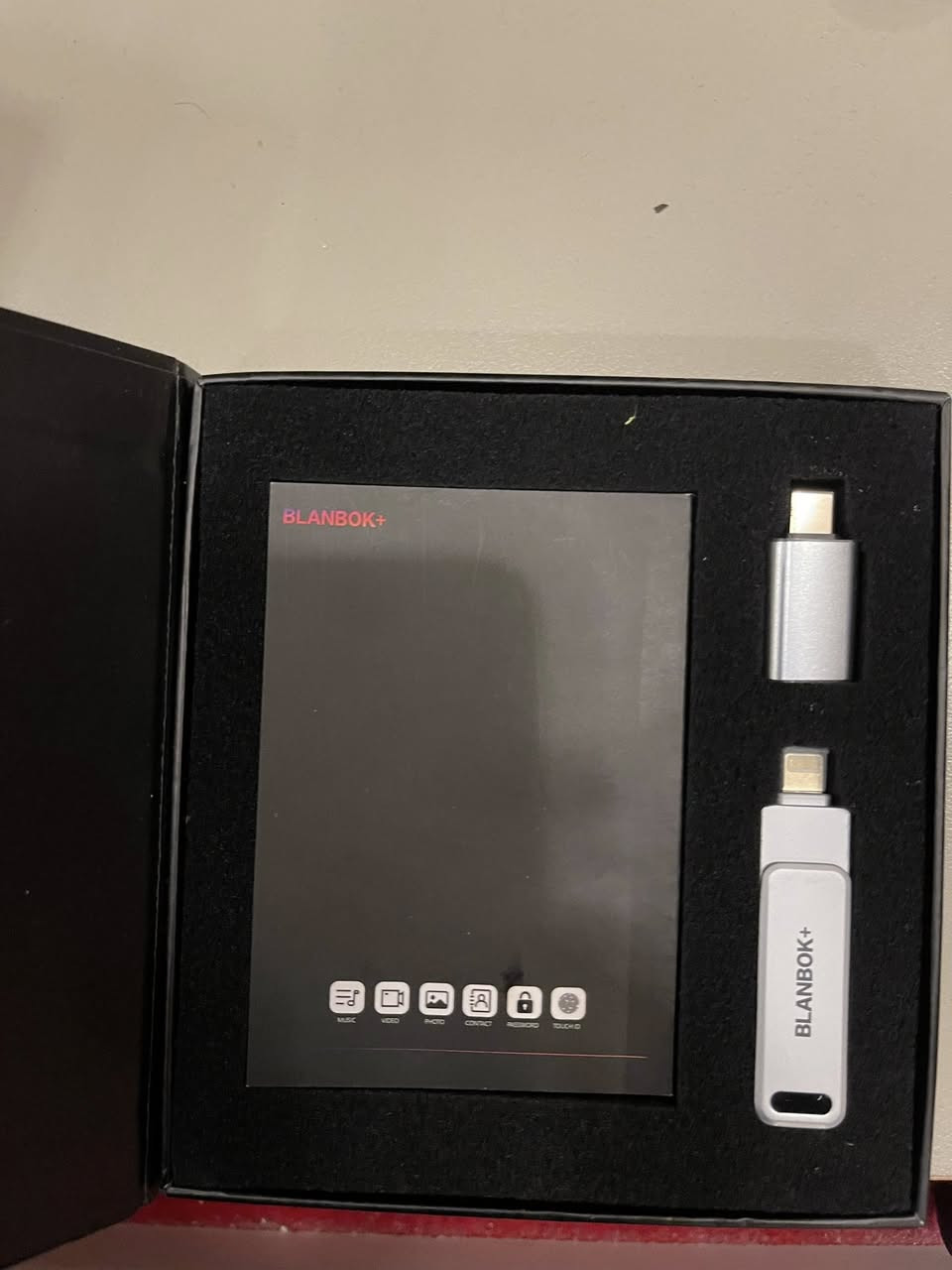 فلاش موبايل يرهم للايفون ويرهم تايب سي وللحاسبه
حجمه 512g وبيه تطبيق
سعره بالموقع 80$
اعلى سعر ابيع


**إذا كنت صاحب هذا الإعلان وتريد حذفه لأي سبب، رجاءا أرسل رسالة إلى الدعم الفني**