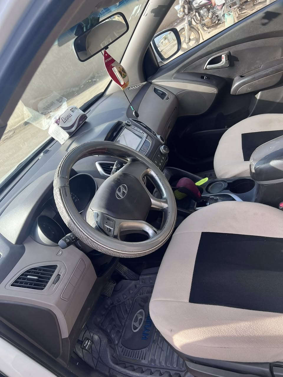 توسان 13خليجي
رقم بغداد مكفوله 
مكان سياره بابل جبله 
بسمي السعر 155وبيها مجال
***********
