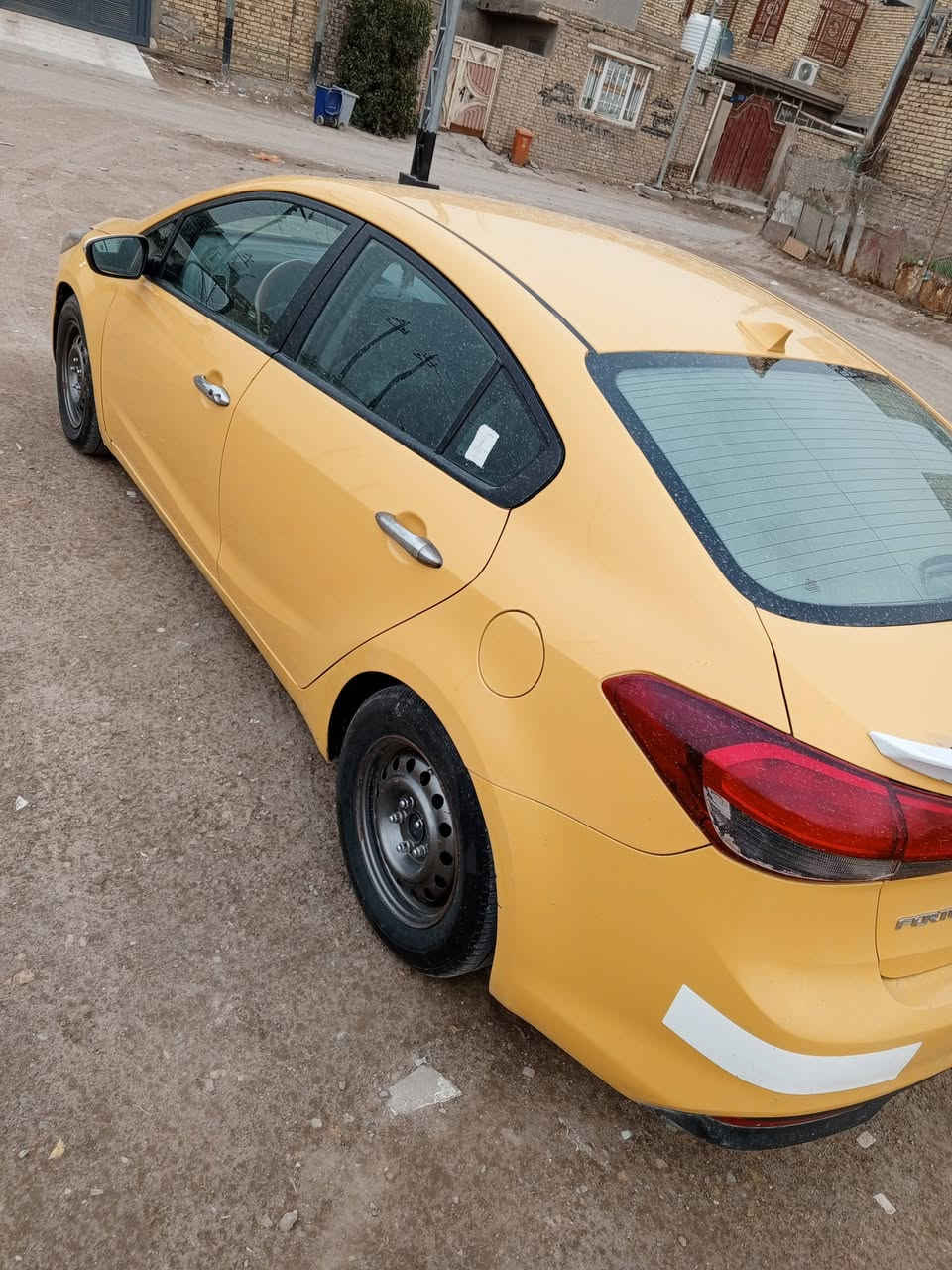 سلام عليكم 
للبيع 
فورتي موديل 17 امريكي محركها 2000 دوش سياره جديده وجاهزة للخير 
مكينه كير تخم تاير باتري لايت زنون دوشمه جديده بسمي مصفره خط بحث مرور 
ظربتها جاملغ وبنيد بس كفرات ماعابر 
مكاني شطره سياره احلا من الصوره 
تصال ***********
