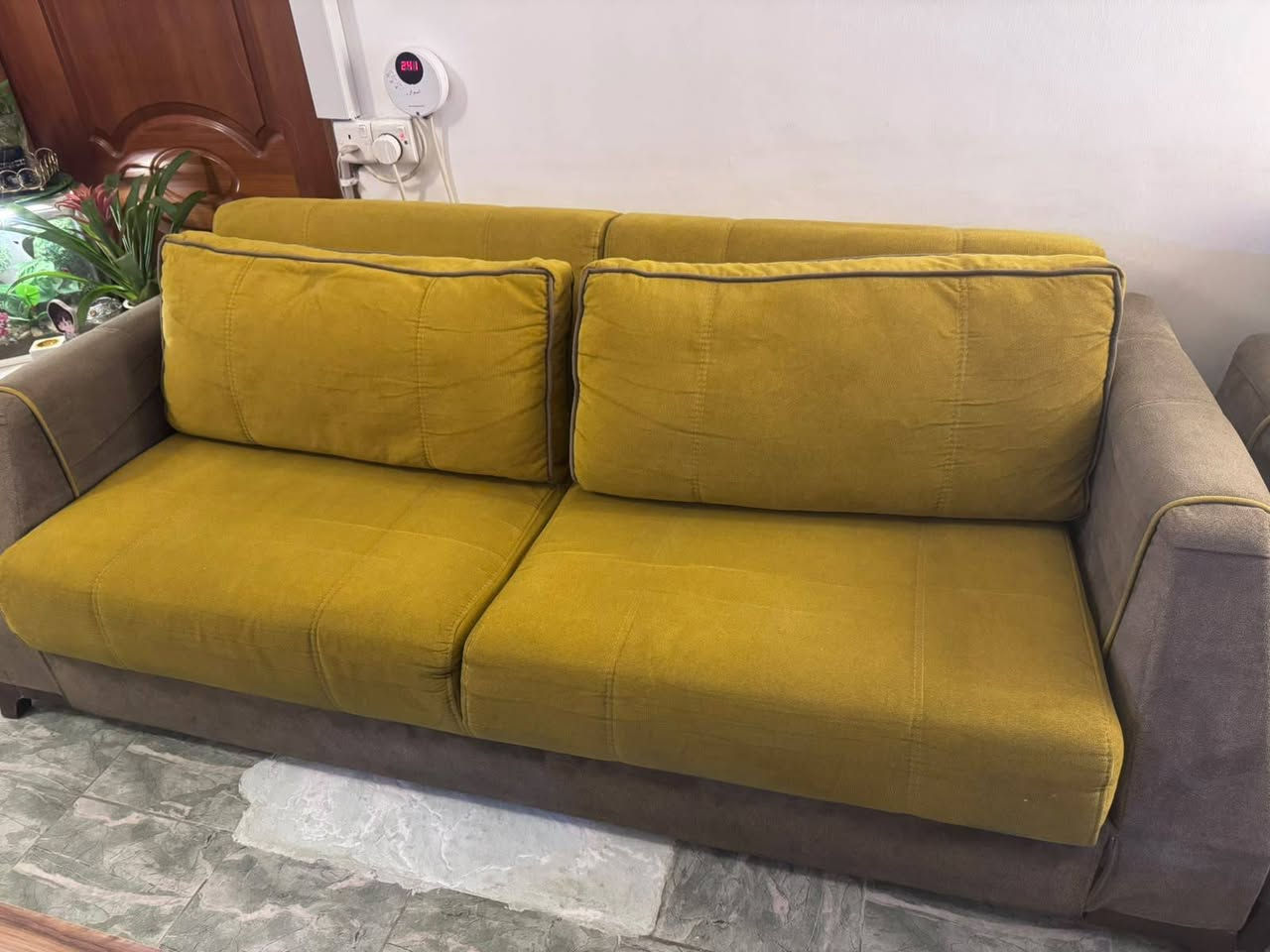 السلام عليكم طخم تركي عشرة مقاعد نظيف جدا للبيع استخدام قليل الدورة شارع ابو طيارة السعر 750 الف قابل للتفاوض للتواصل واتساب ***********

