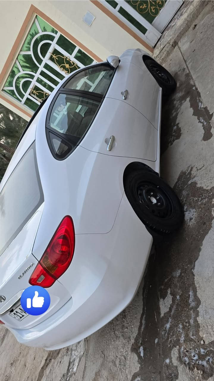 سلام عليكم الانتره 2011 سياره حلوه وجديده معنا الكلما دخم تاير حدادي جديده تبريد شغال ثلج سياره منقصه برغي وبسمي ثاني يوم بسمك ول سونار وي الصور ***********
