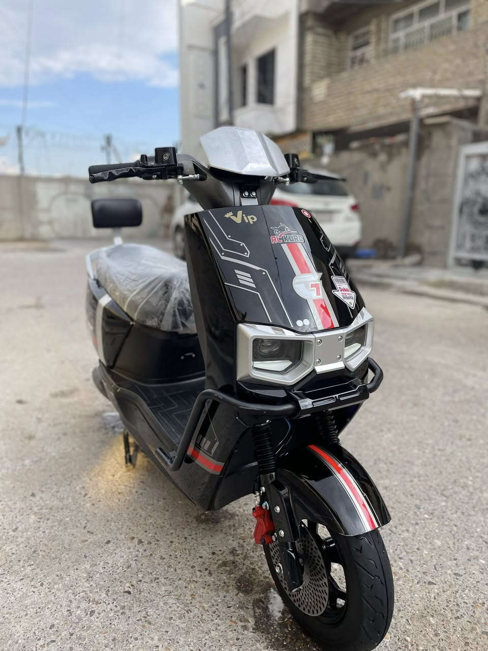 السلام عليكم دراجة سكنس 2025
6 بطاريات نضيفات 
تشغيل نضام بصمه 
لايت عالي ناصي 
قفل ستيرن 
دبل اشاره 
4 نمر 
نضام بارك + R
بلوتوث 
منفذ يوسبي 
السعر 575 وبيها مجال 
العنوان بغداد بلديات 
الرقم ***********
