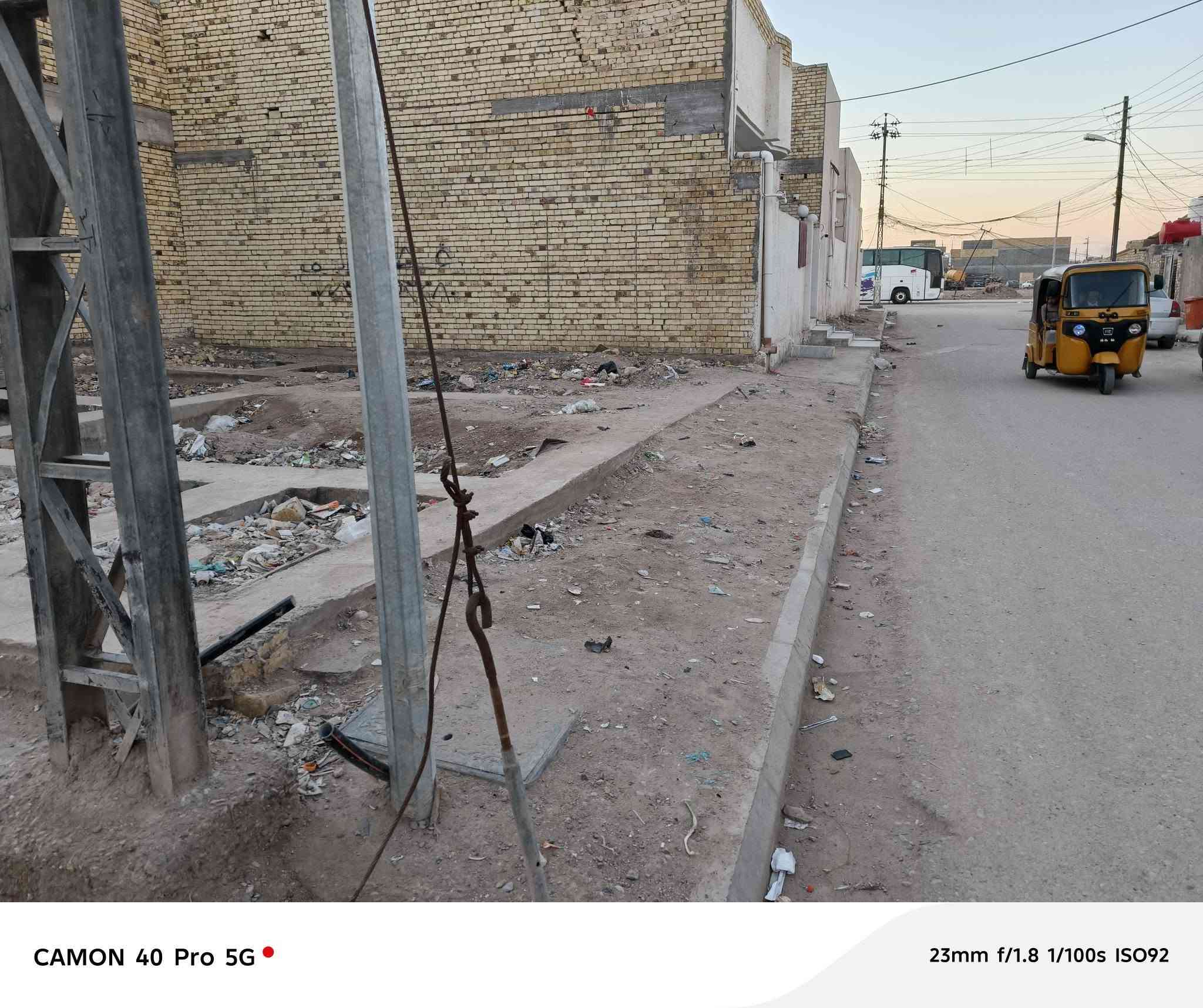 السلام عليكم قطعة 100م مربعة بنهاوند 3قريب مدرسة قصون الخير السفارة على رقم ***********
